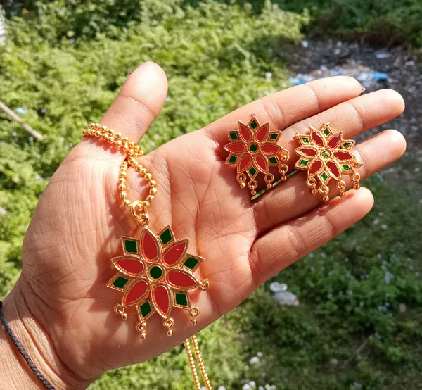 Assamese_Traditional_Gold_Plated_Red_Green_Colour_Star_Chain_Pendant_Set_For_Women_&_Girl